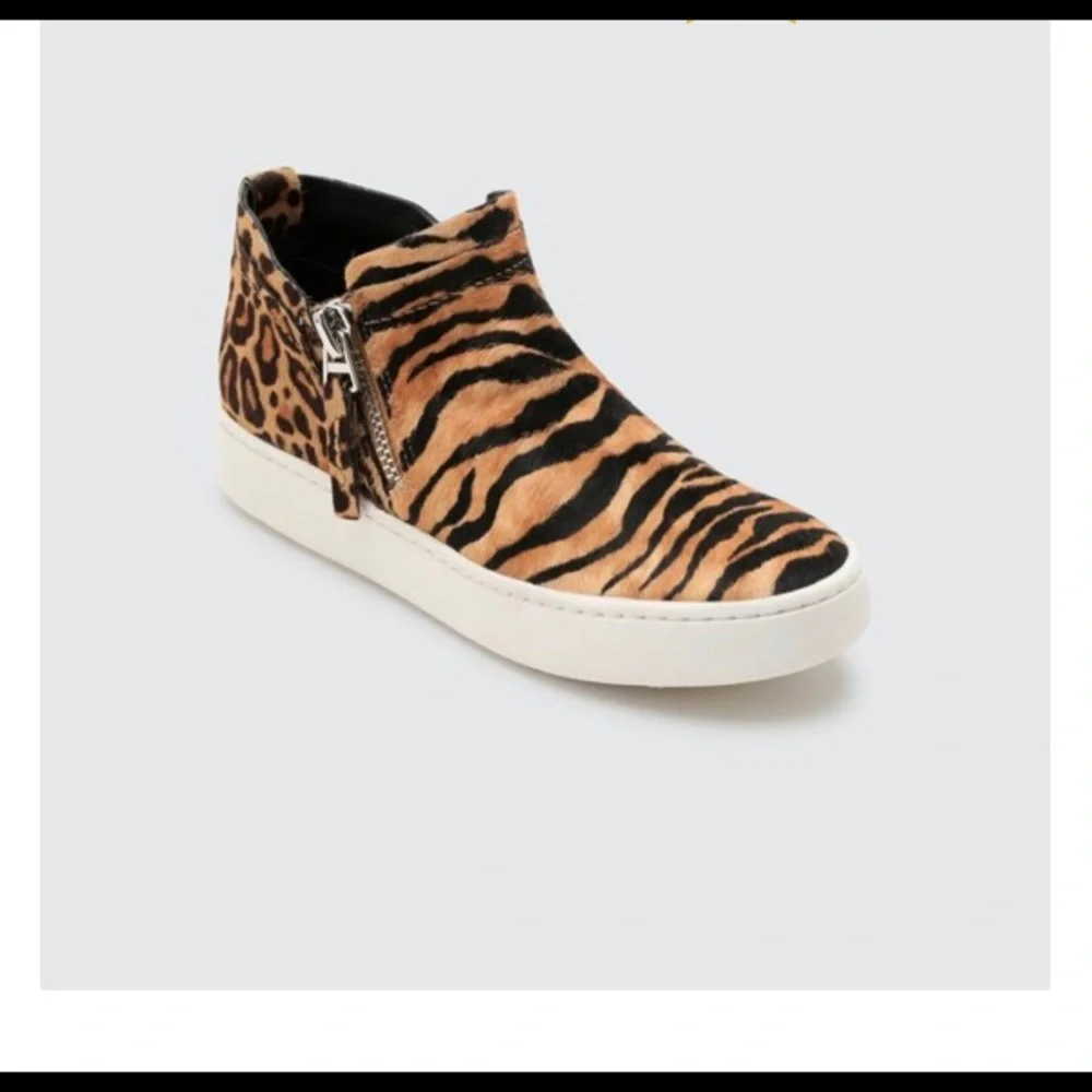 NWT Dolce Vita TOBEE TIGER‎  Print CALF HAIR SNEAKER
